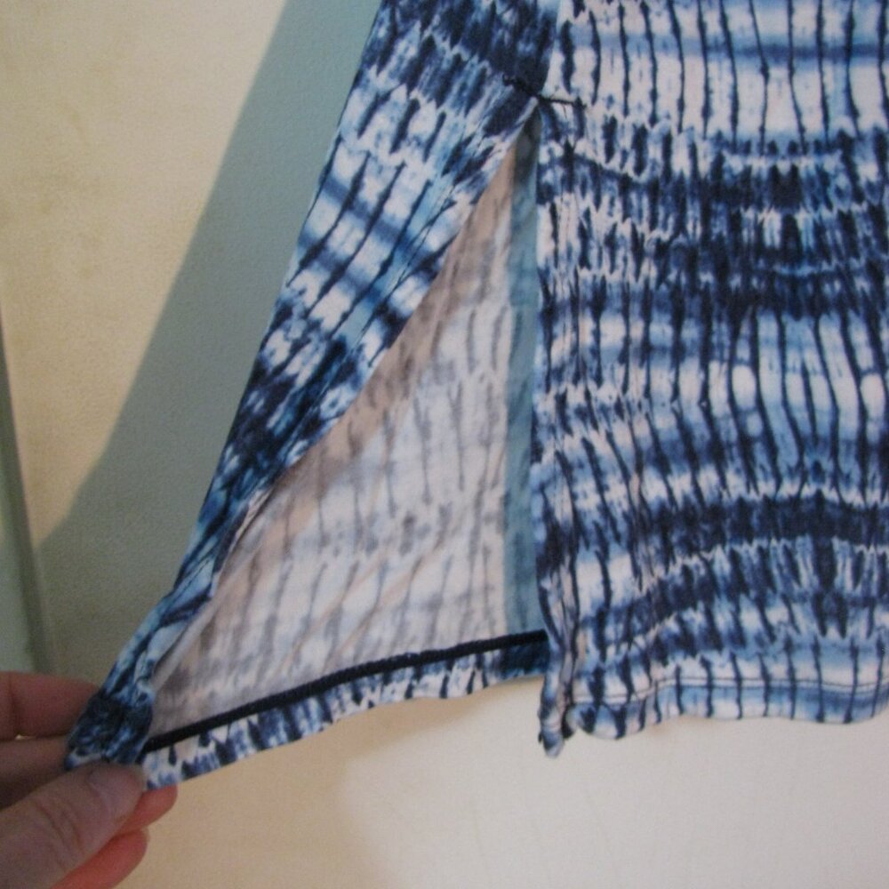 Gaiam Blue and White Tank Large Longer Tunic Style Sleeveless Super Soft - Picture 4 of 5